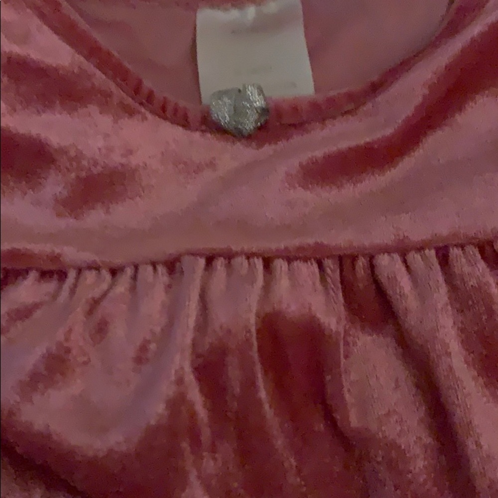 4/5 Girl Velour pink Dress fits a smaller size - Picture 4 of 5